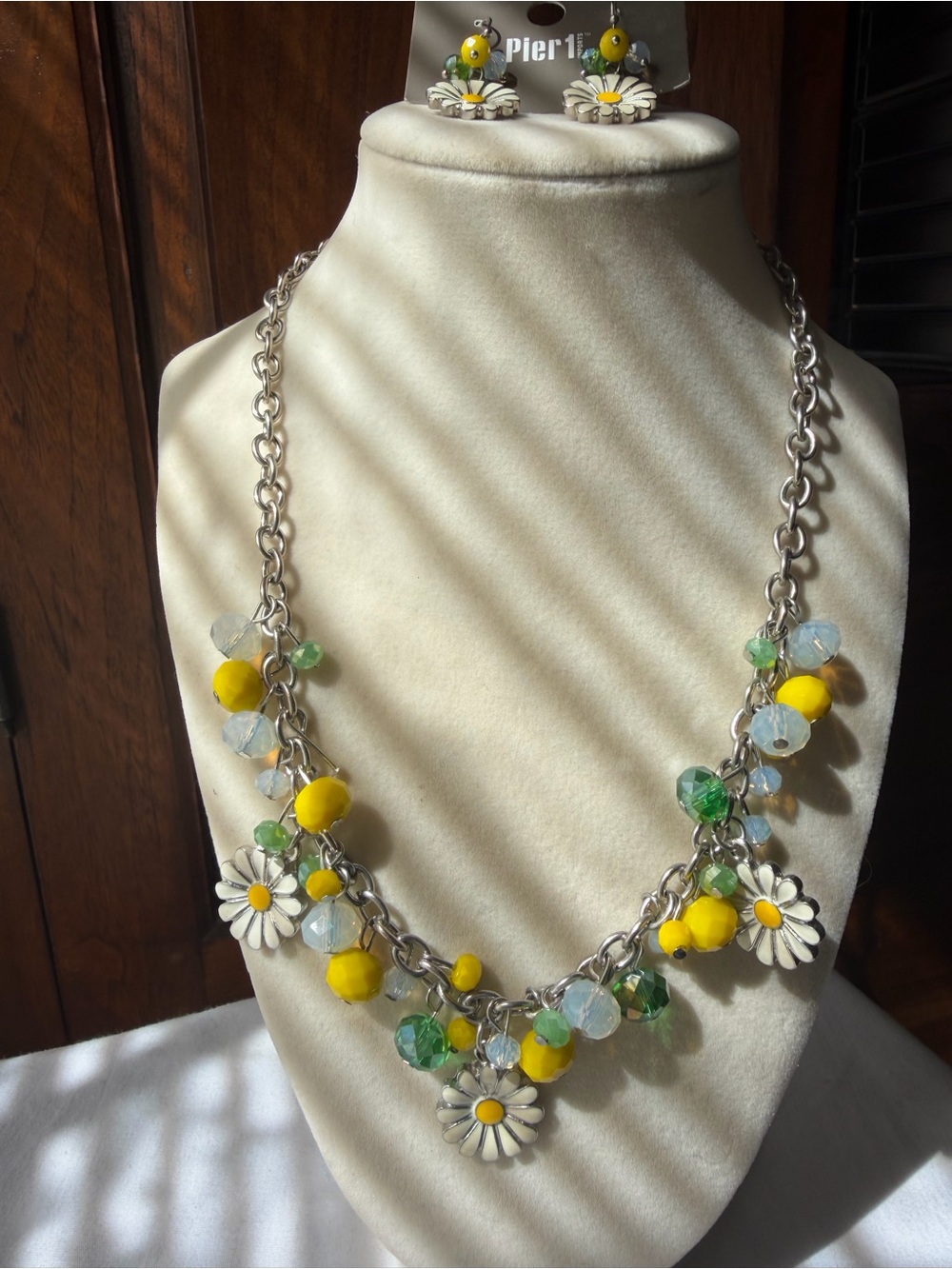 Pier 1 Daisy Necklace & Matching Earrings Set Yellow Floral Beaded Statement - Picture 1 of 9